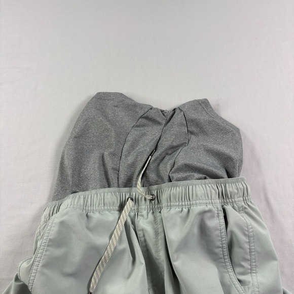 Vuori Kore Shorts Mens Medium Gray Lined Athletic Gym Performance Athleisure - Picture 4 of 11